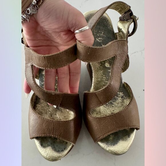 Very Volatile Brown Leather Wedge Sandals – Size 7 - Picture 3 of 7
